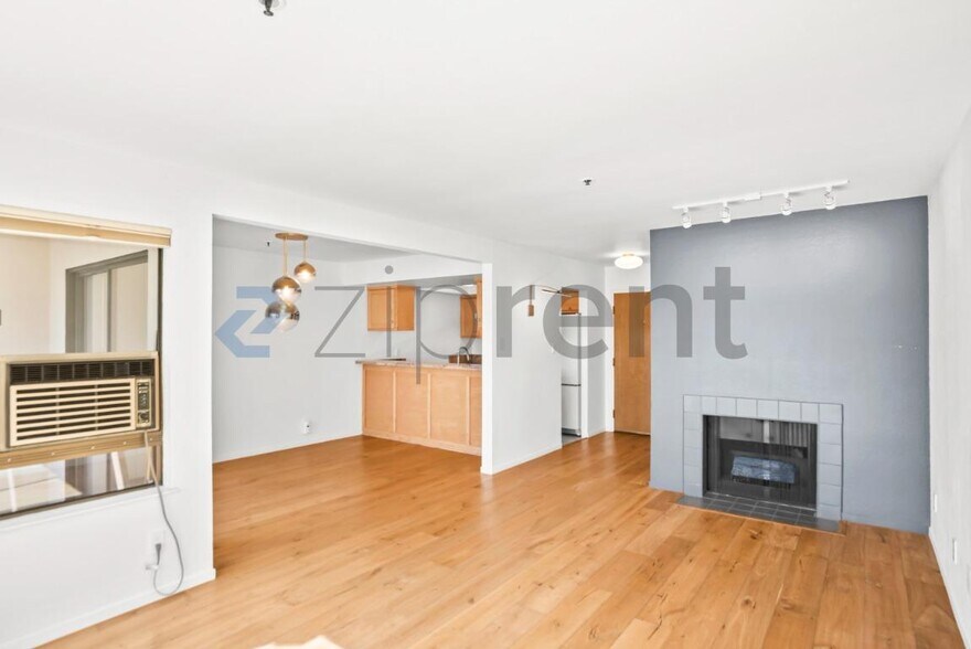 Building Photo - Unit 454