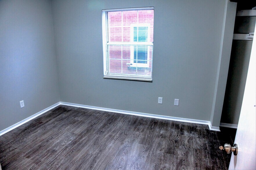 Building Photo - 310 E 17th Ave