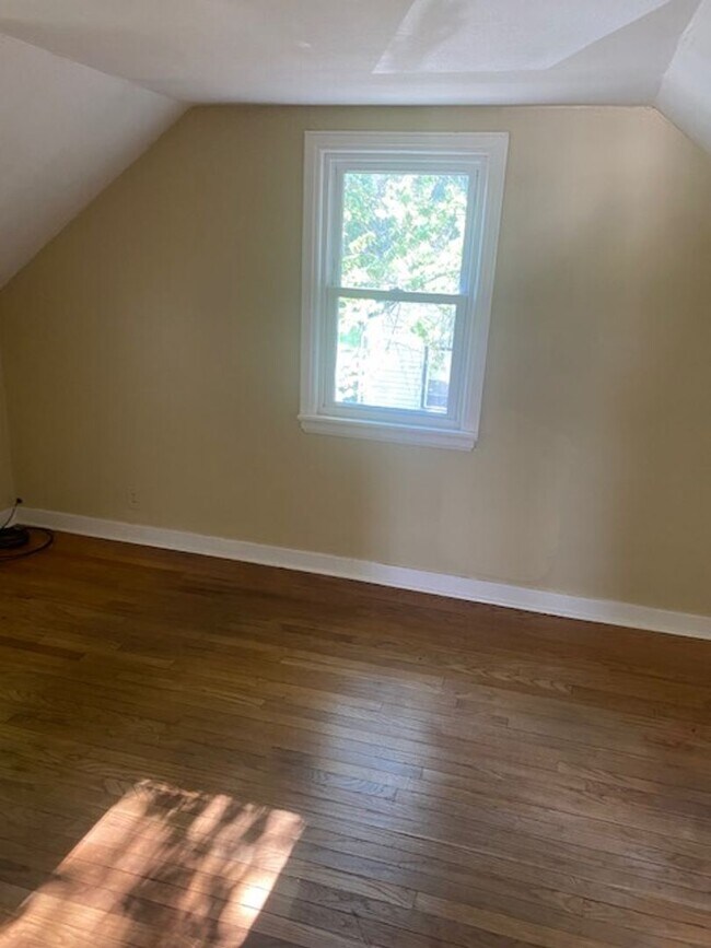 Building Photo - 124 Maxwell Ave