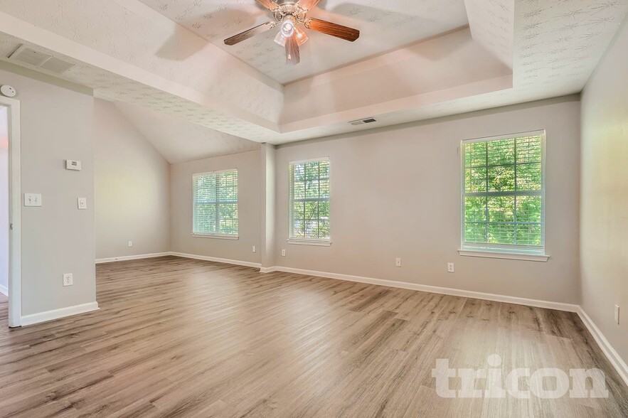 Building Photo - 552 Howell Dr