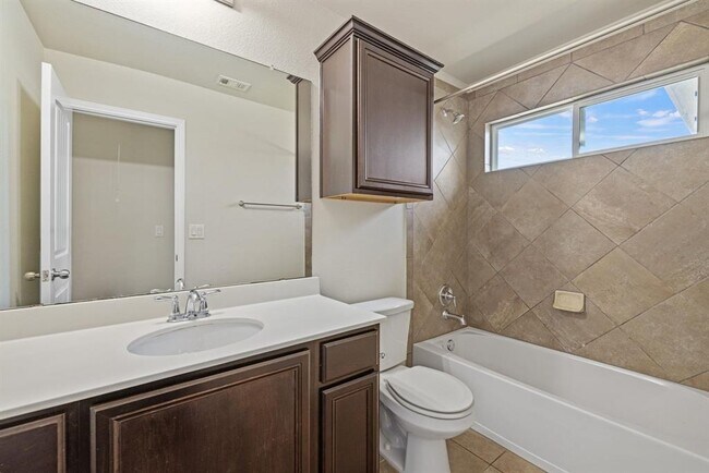 Building Photo - 1704 Willow Vista