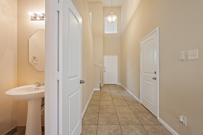 Building Photo - 3530 Vivaldi Dr