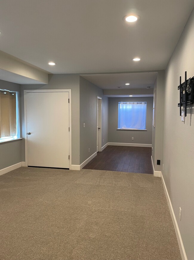 Building Photo - 5505 Abbeywood Cir