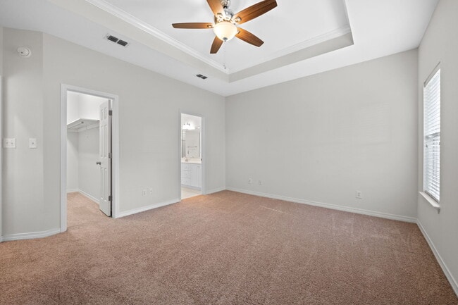 Building Photo - 123 Club Dr