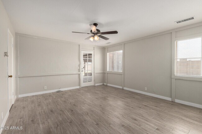 Building Photo - 4001 W Libby St