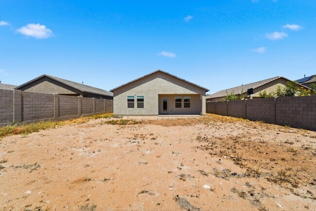 Building Photo - Modern Litchfield Park Home | 4 Bed, RV Gate + Open Kitchen