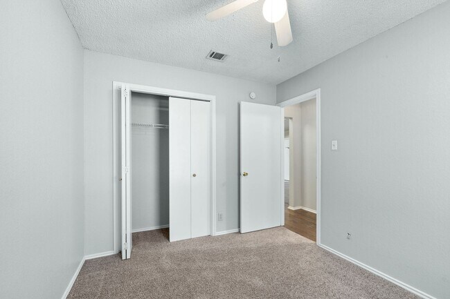 Building Photo - AUS6002 Parkwood