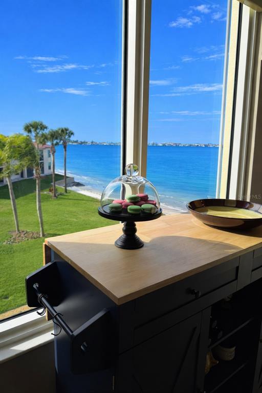 Building Photo - 6025 Sun Blvd