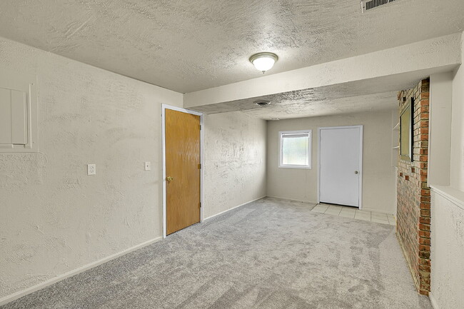 Building Photo - $2,495.00 - 4 Beds 2 Baths, Single Family ...