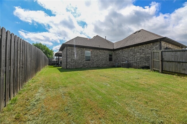 Building Photo - 5824 W Persimmon St