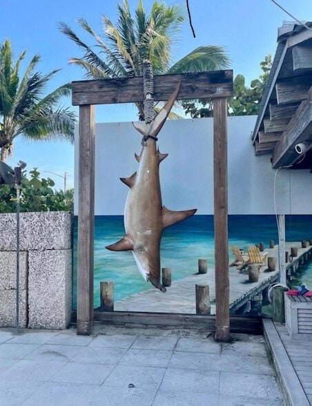 Building Photo - 111 SE 1st Ave