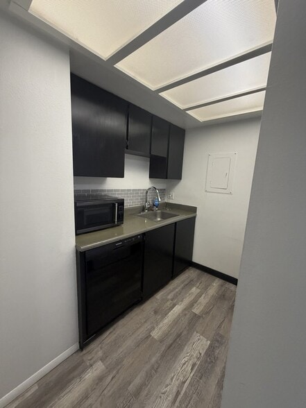 Building Photo - 4620 Reka Dr