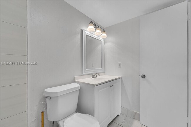 Building Photo - 6101 N Falls Cir Dr