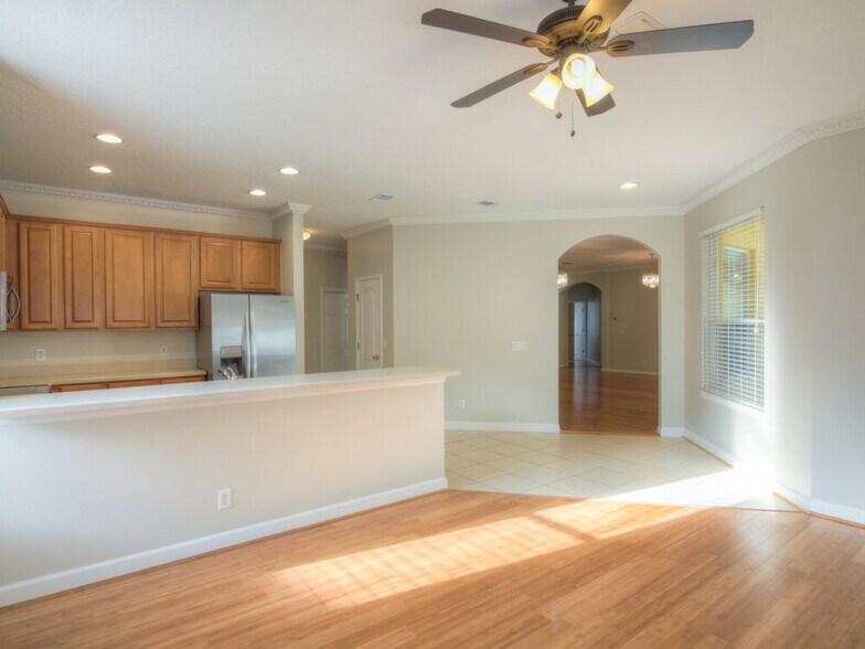 Building Photo - 553 Jasmine Bloom Dr