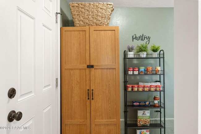 Building Photo - 805 Canyon Dr