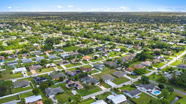 Building Photo - 489 SE Evergreen Terrace