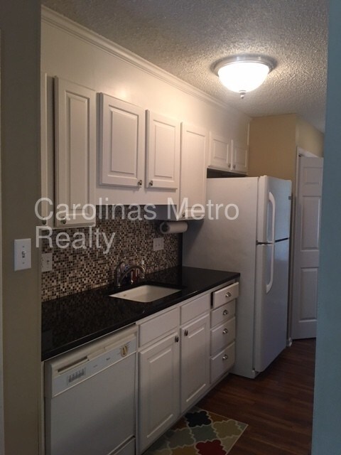 Building Photo - 2321 Oldenburg Dr