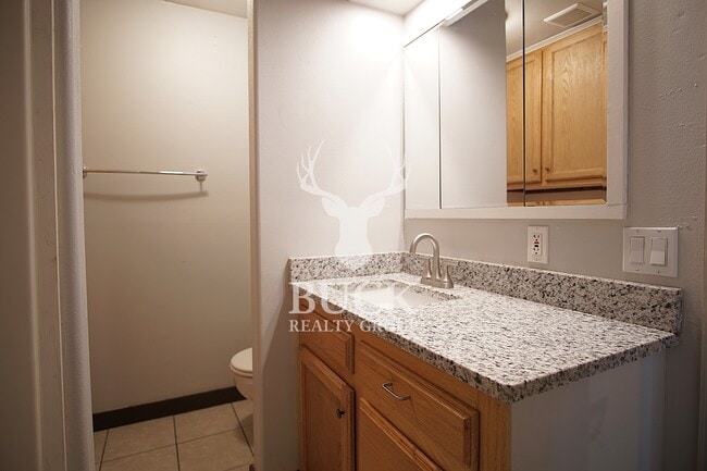 Building Photo - 211 E Harmon Dr