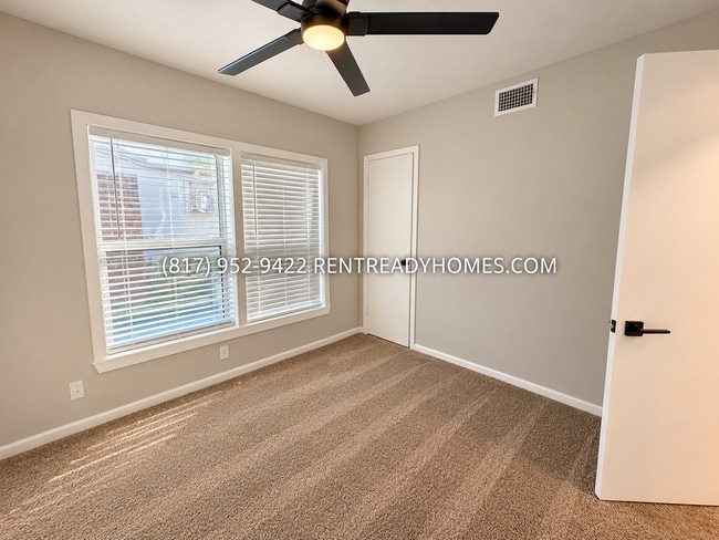 Building Photo - 1504 Ridgeview St