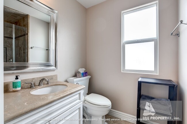 Building Photo - Gorgeous, Large downtown Huntington Beach Vacation Rental