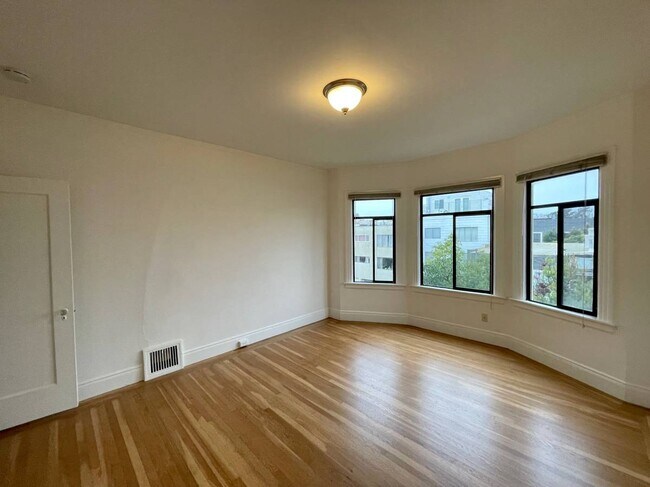 Building Photo - 461 22nd Ave