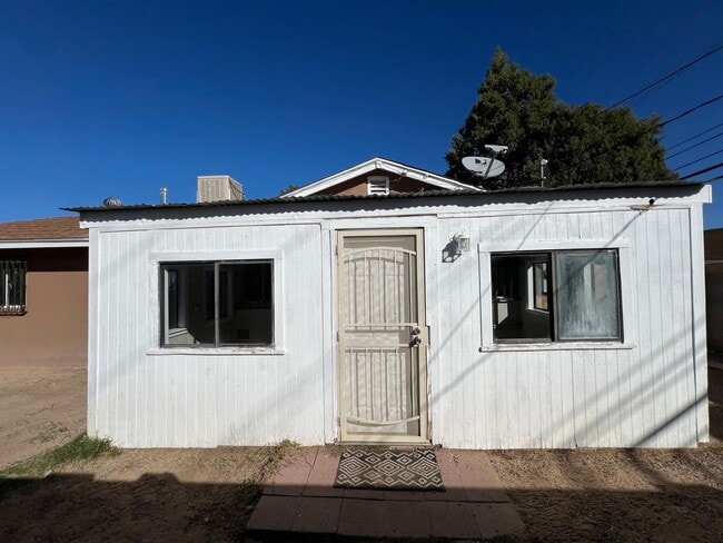 Building Photo - 4 Bedroom Home Available Near Comanche Rd NE & Carlisle Blvd NE!