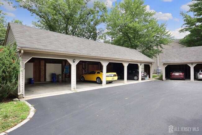 Building Photo - 123 Concordia Cir