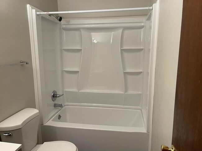 Building Photo - 2128 Woodside St