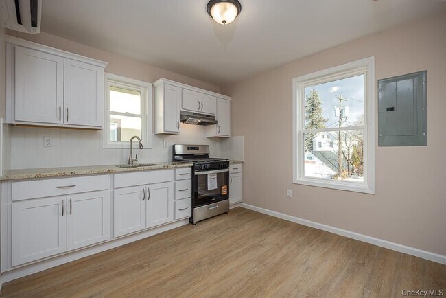 Building Photo - 72 S Main St