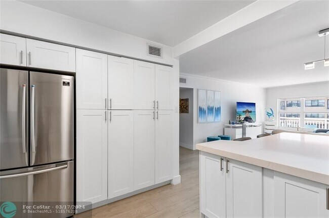 Building Photo - 3850 Galt Ocean Dr