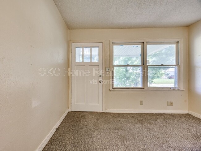 Building Photo - 3304 SE 19th St