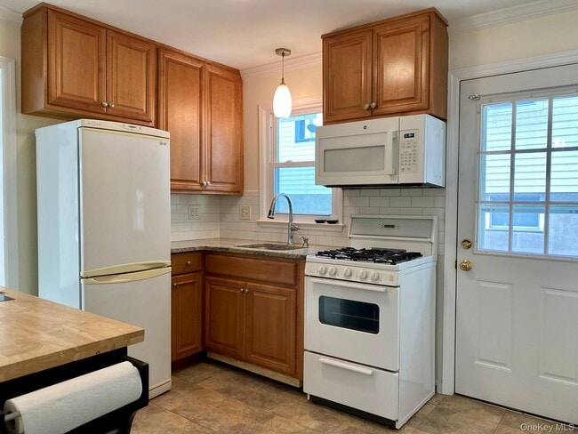 Building Photo - 26 Poplar St