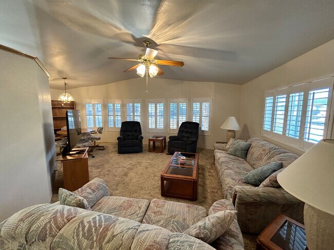 Building Photo - Charming 2-Bedroom 2-Bathroom Furnished Ma...