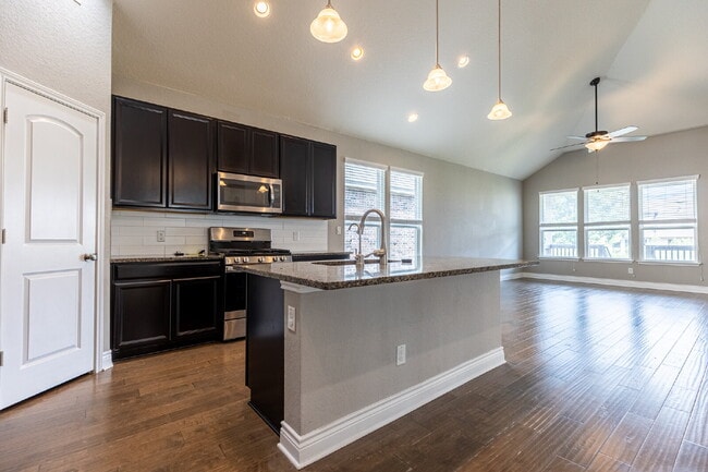 Building Photo - 27462 Paraiso Sands