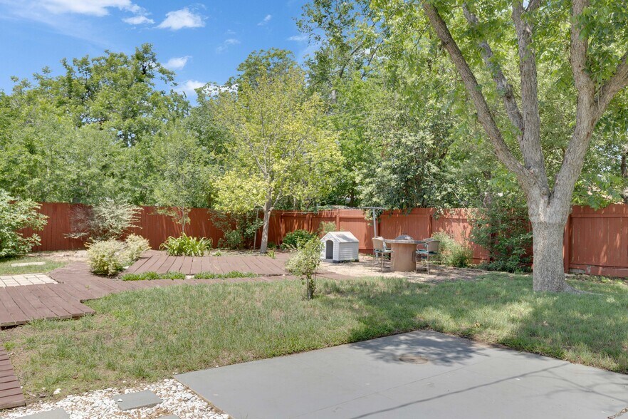 Building Photo - 2102 Bristol Dr