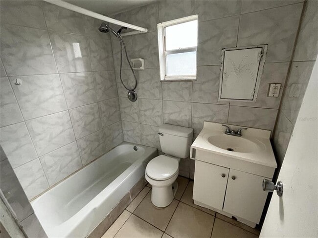 Building Photo - 124 Daytona Ave