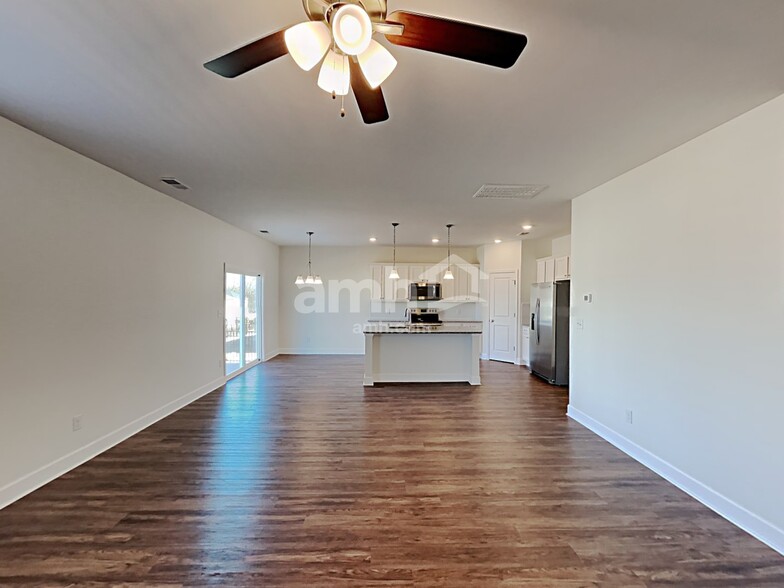 Building Photo - 950 Colonnade Dr