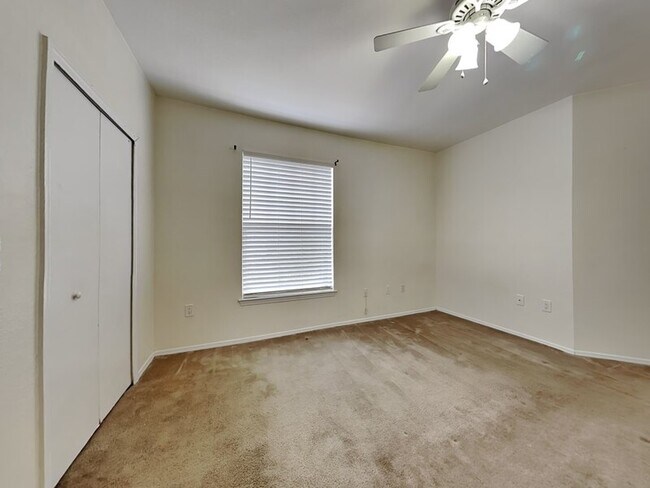 Building Photo - 114 Vista Verdi Cir