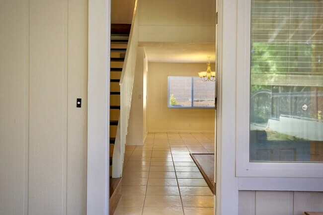 Building Photo - 127 Maple Rd