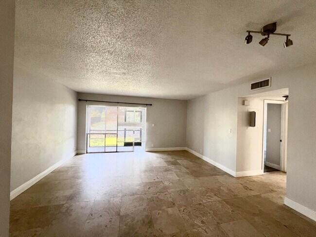 Building Photo - 717 Gardens Dr
