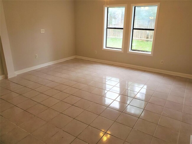 Building Photo - 936 Holbech Ln