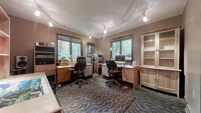 Building Photo - 45 Brentwood Rd