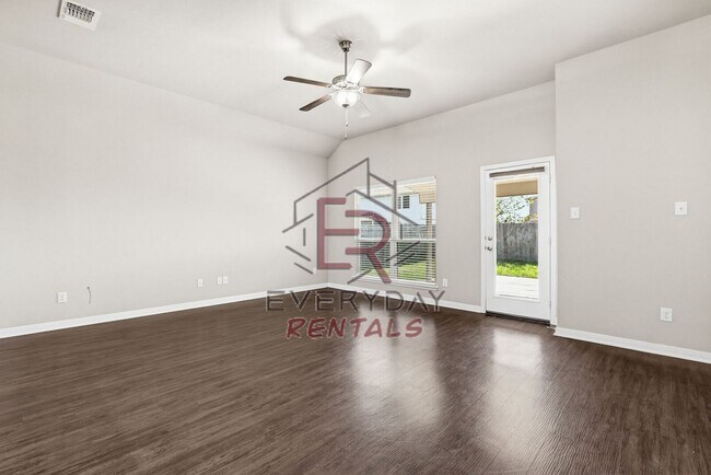 Building Photo - 3 bedroom 2 Bath home in Yowell Ranch