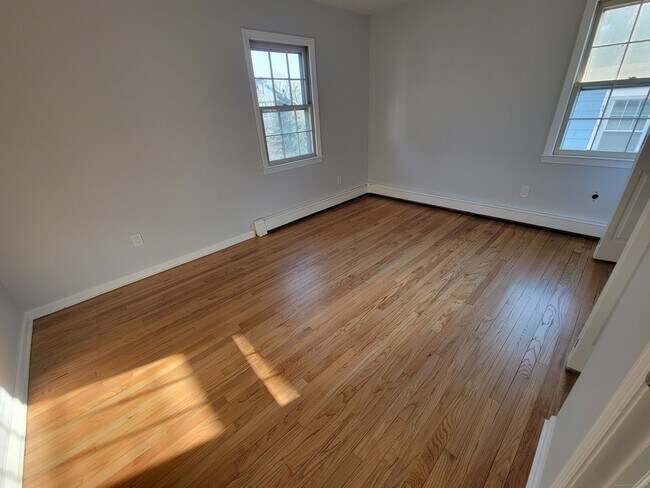 Building Photo - 181 Longview Ave