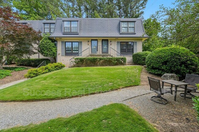 Primary Photo - 98 La Rue Pl NW