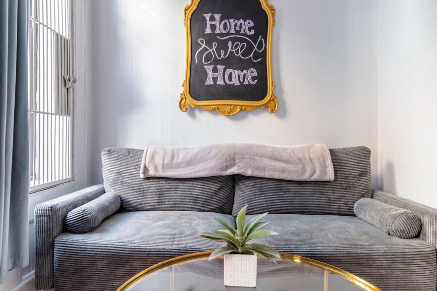 Building Photo - 104 MacDougal St