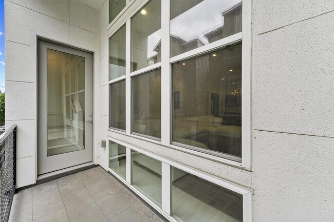 Building Photo - 5854 E Post Oak Ln