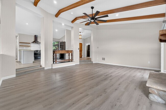 Building Photo - 546 Deer Horn Ct