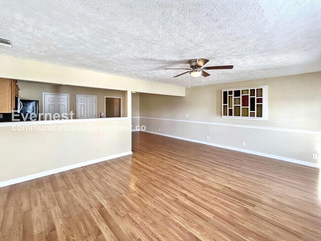 Building Photo - Get $500 OFF your first month’s rent when you sign your lease by 3/31. 2 Bed/2.5 Bath Condo with ...