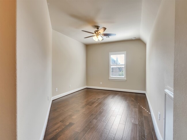 Building Photo - 5342 Tyler Park Ln